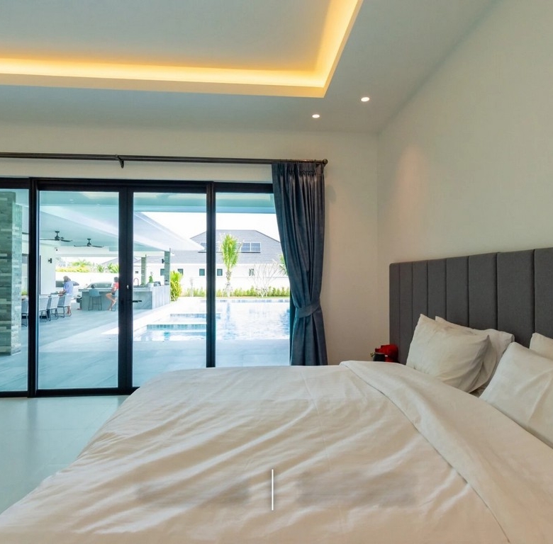 Luxurious Hua Hin Villa with Open Concept