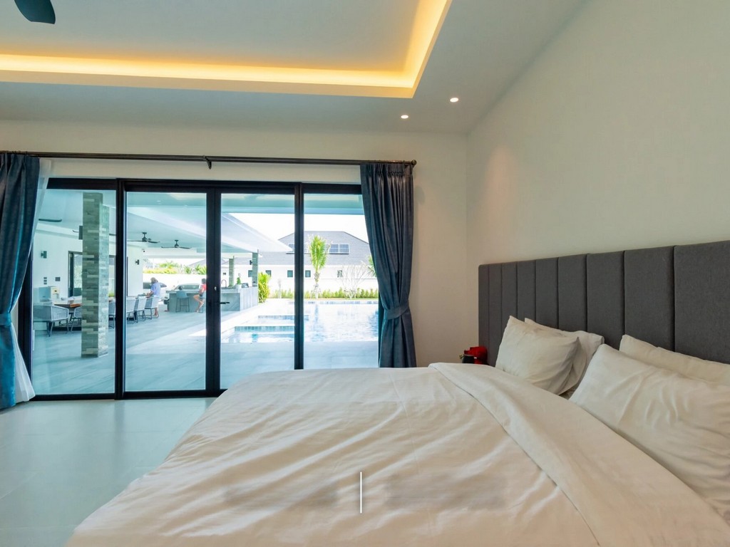 Luxurious Hua Hin Villa with Open Concept