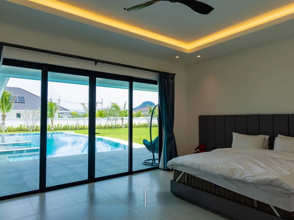 Hua Hin Villa with Beautiful Tropical Gardens