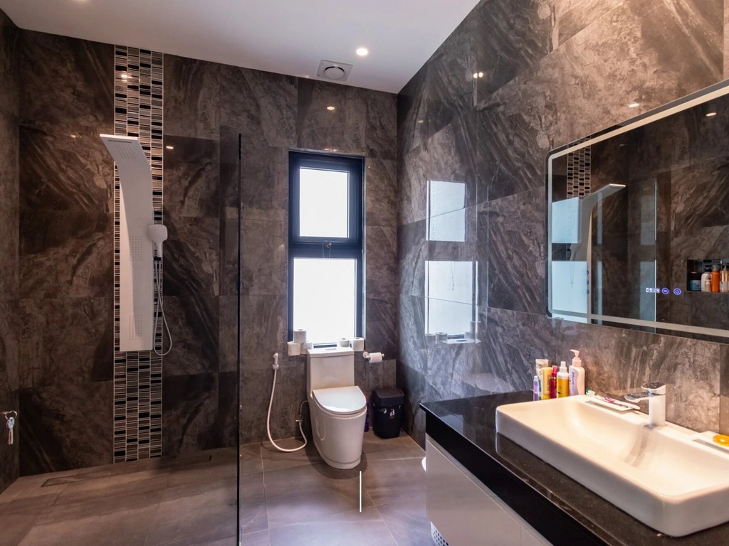 Refined Hua Hin Villa for Discerning Buyers