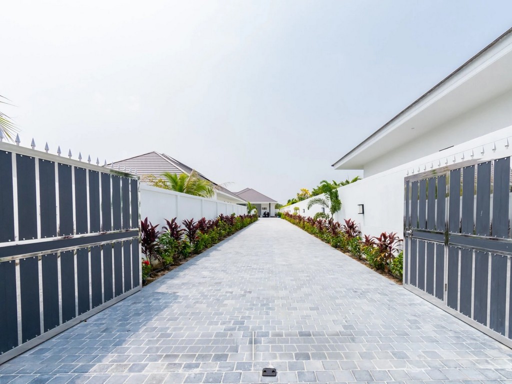 Bright Villa Hua Hin with Open Living Space