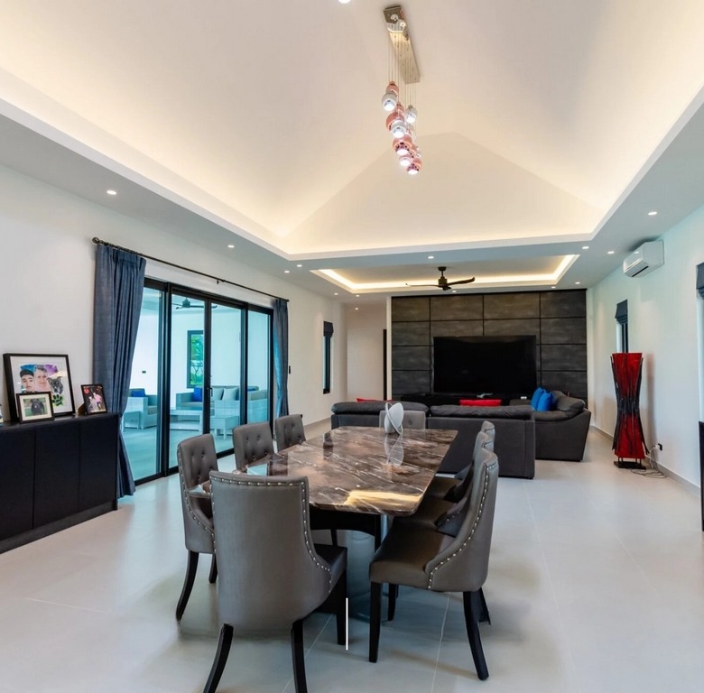 Charming Hua Hin Villa in Prime Location