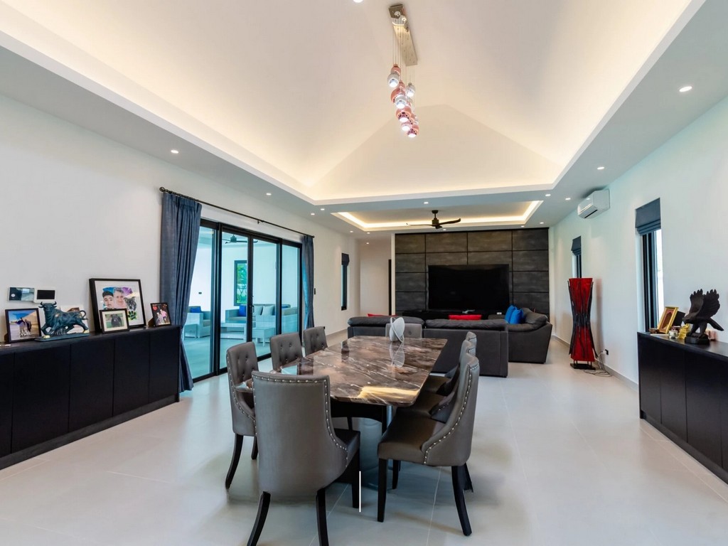 Charming Hua Hin Villa in Prime Location