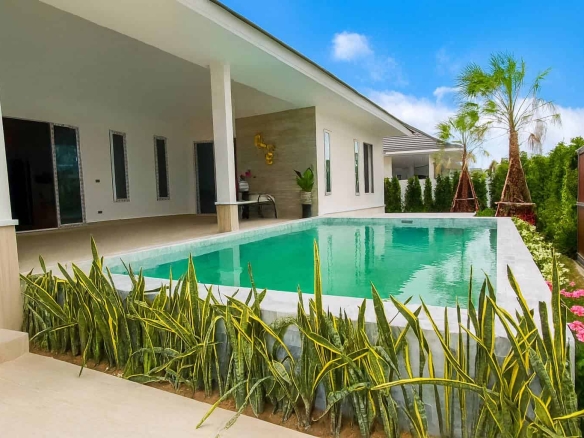 Luxury Hua Hin Villa with Private Pool View