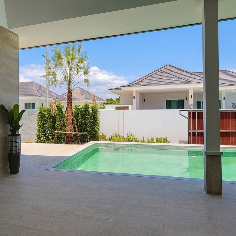 Bright Villa in Hua Hin with Poolside Relaxation