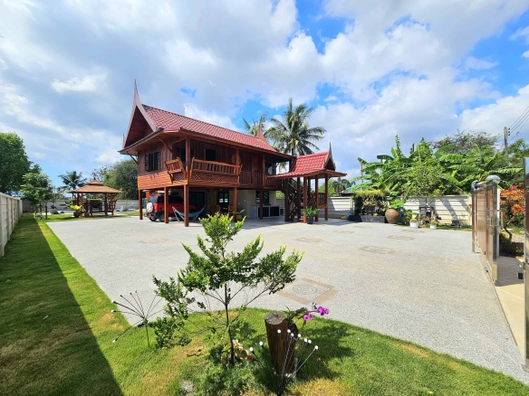 Tropical Thai Villa Stunning Pool Pranburi Retreat