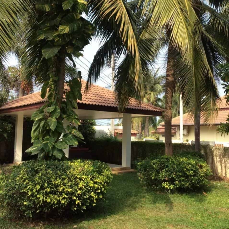 Sleek Modern Villa Poolside Orchid Palm