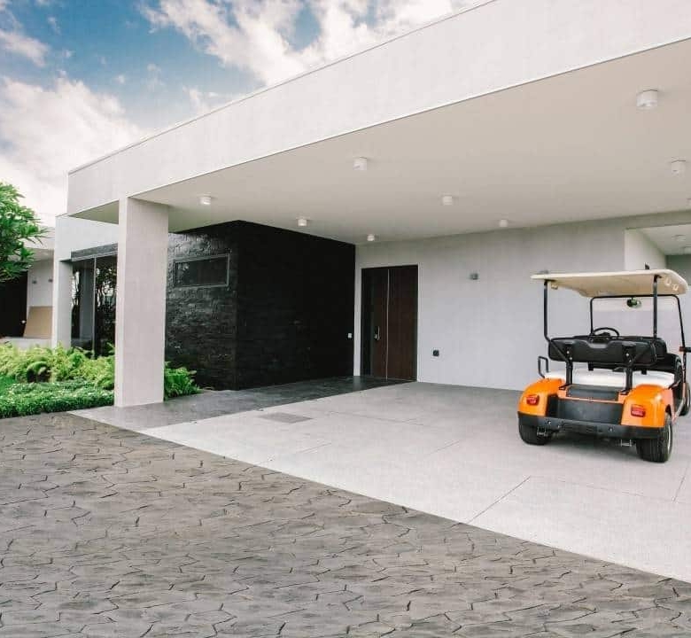 Spacious Tropical Villa Near Golf Course