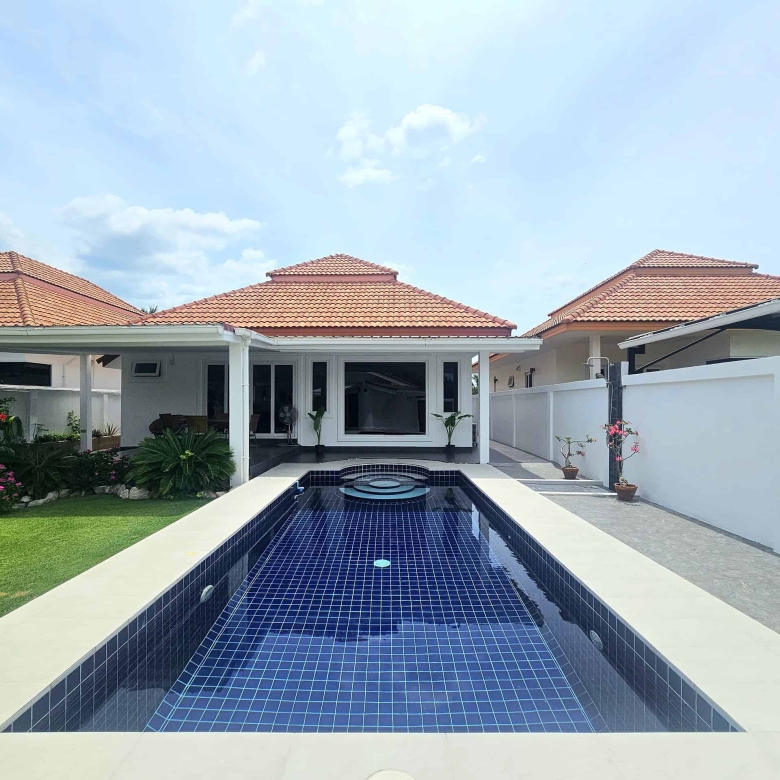 Exclusive Pranburi Villa Modern Poolside Retreat