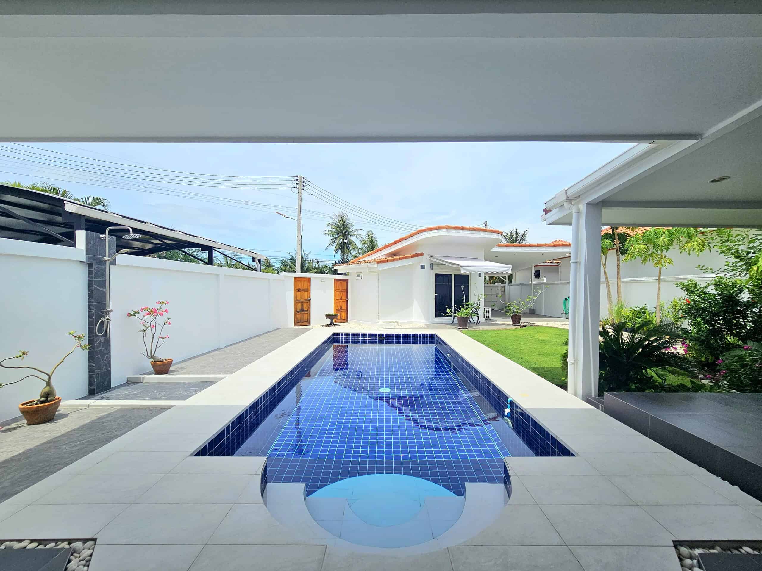 Exclusive Hua Hin Home Stunning Pool Features
