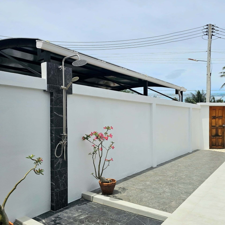 Luxury Pranburi Villa Relaxing Pool Ambiance