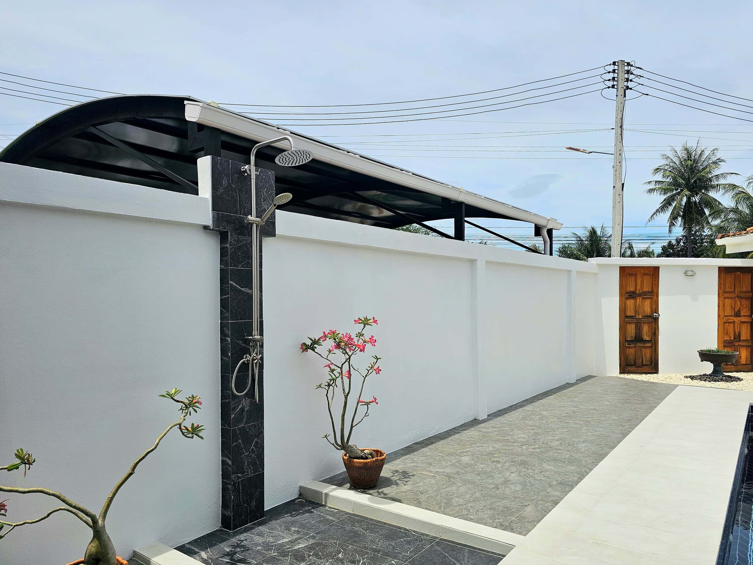 Luxury Pranburi Villa Relaxing Pool Ambiance