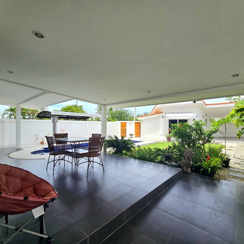 Stylish Tropical Villa Hua Hin Poolside Charm