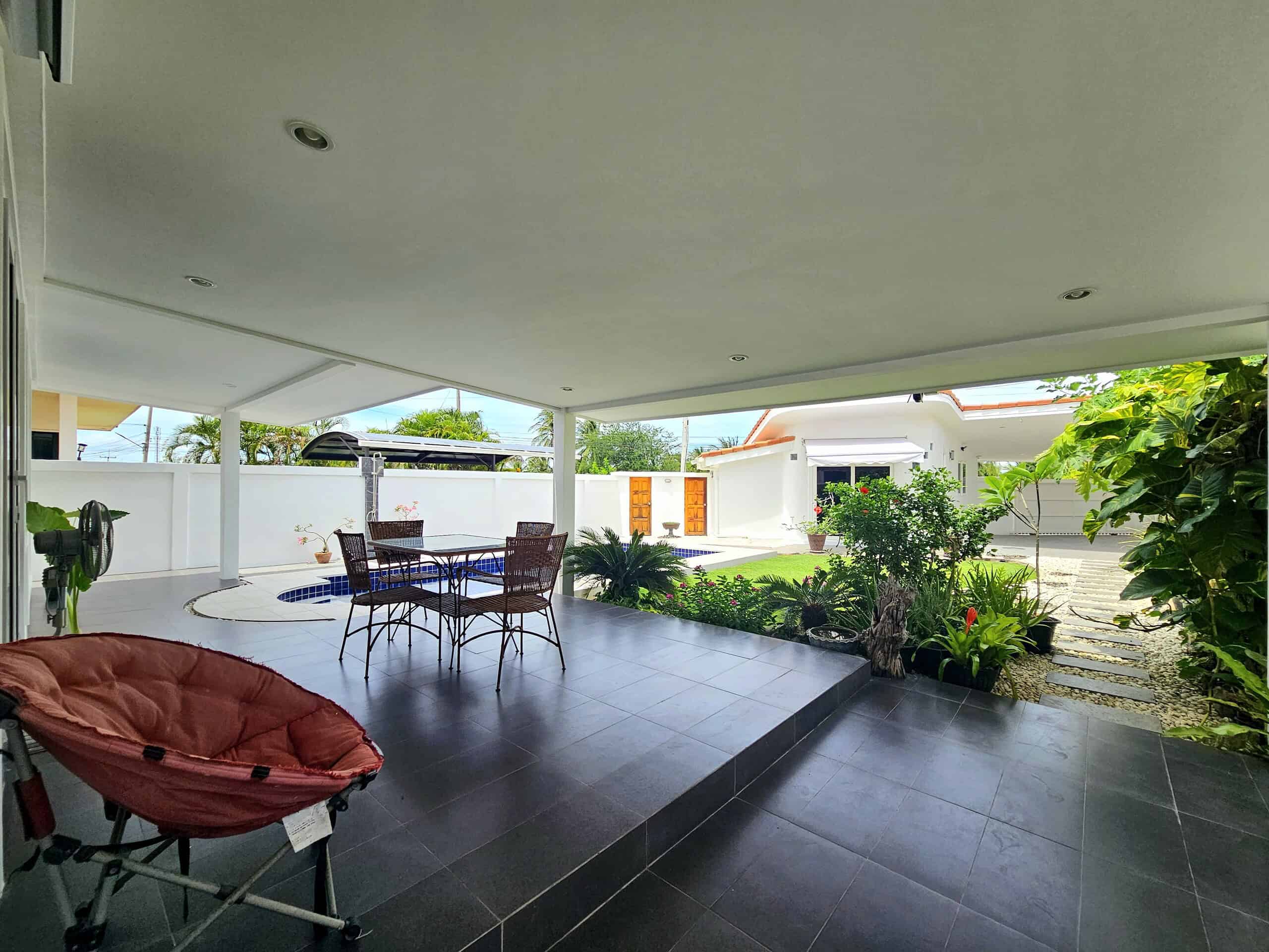 Stylish Tropical Villa Hua Hin Poolside Charm