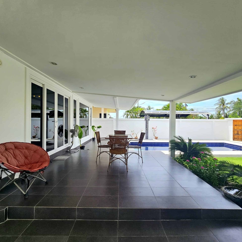 Premium Hua Hin Home Modern Poolside Design