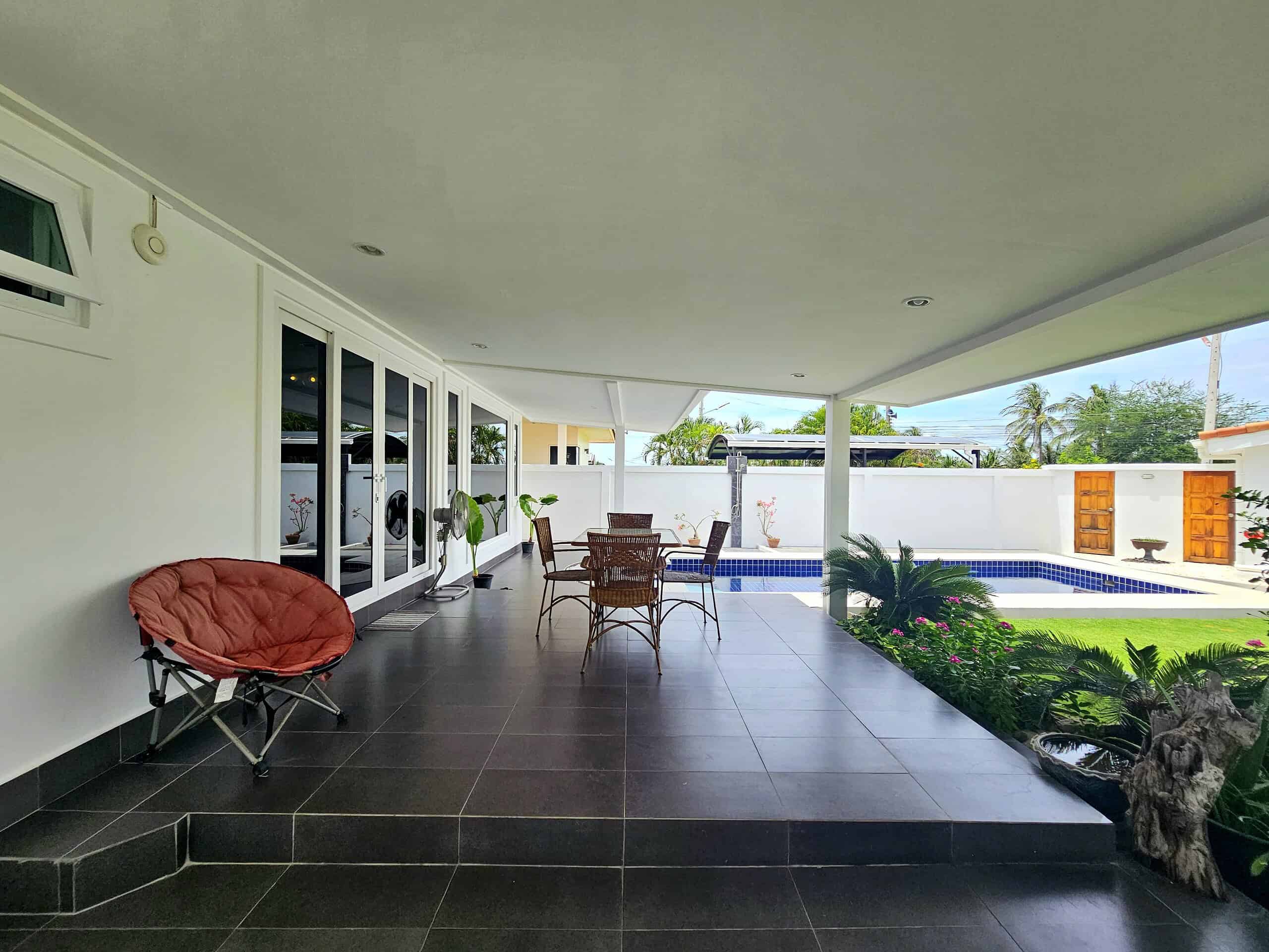 Premium Hua Hin Home Modern Poolside Design