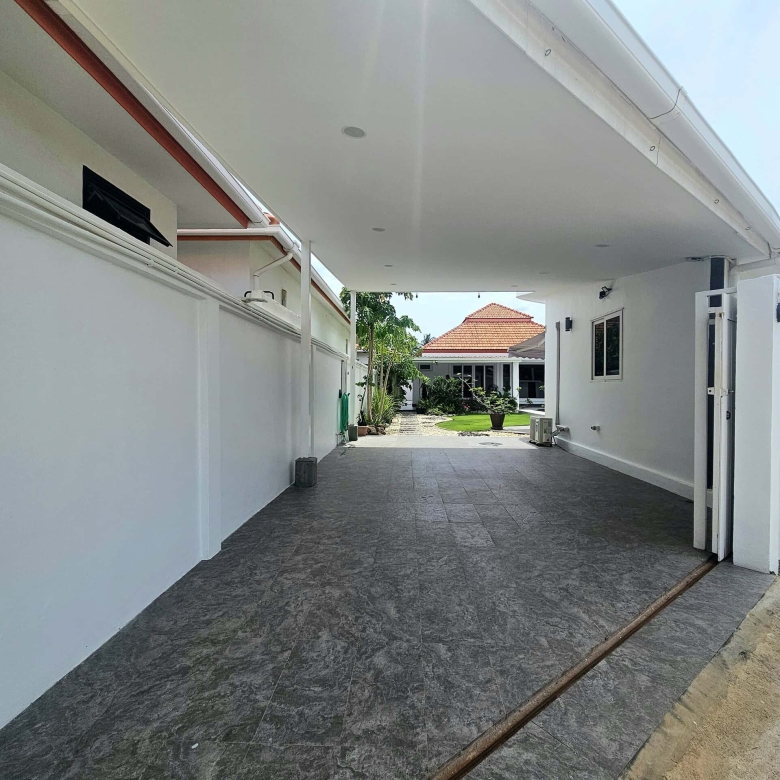 Elegant Pranburi Villa Bright Poolside Space