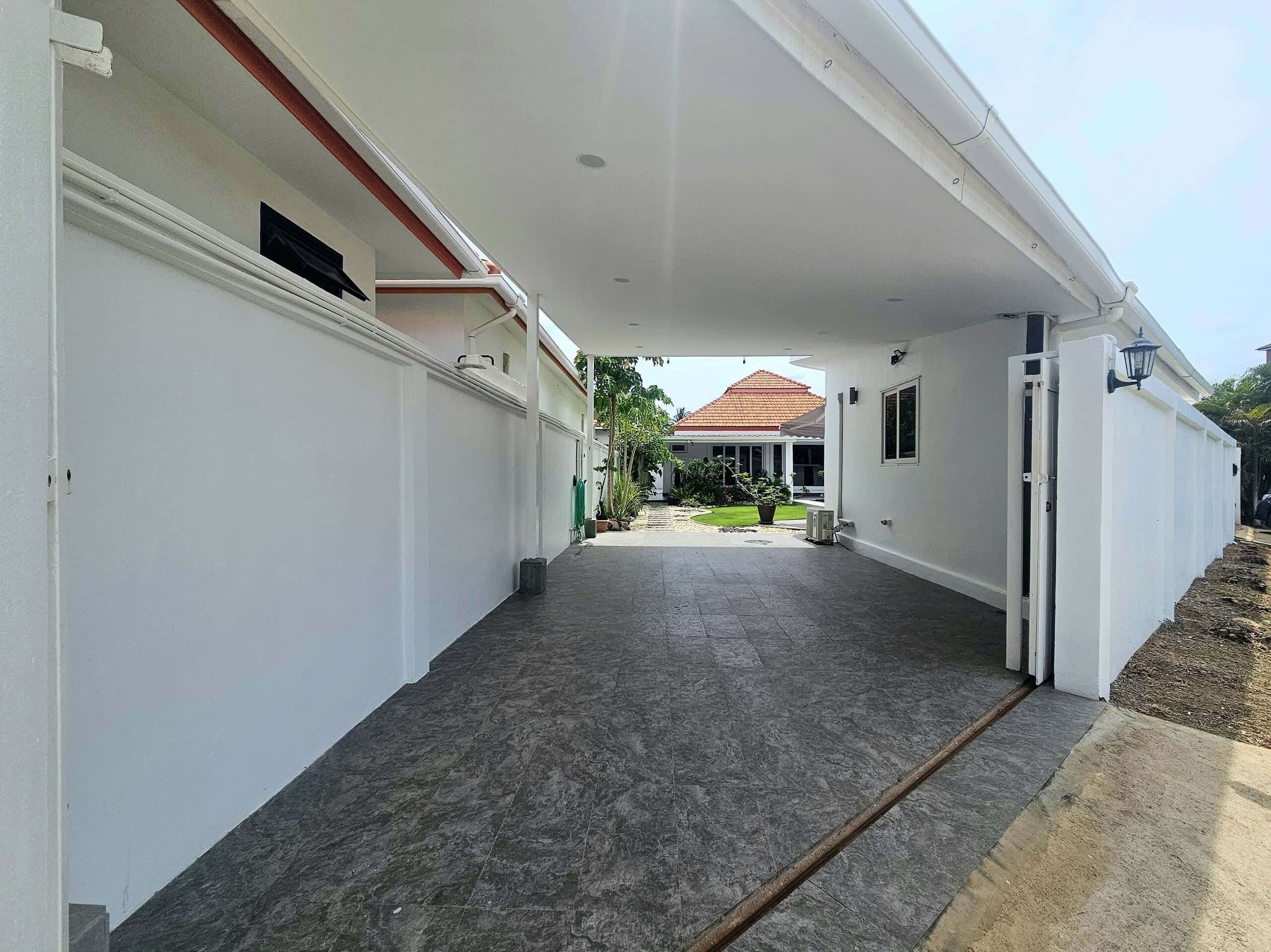 Elegant Pranburi Villa Bright Poolside Space