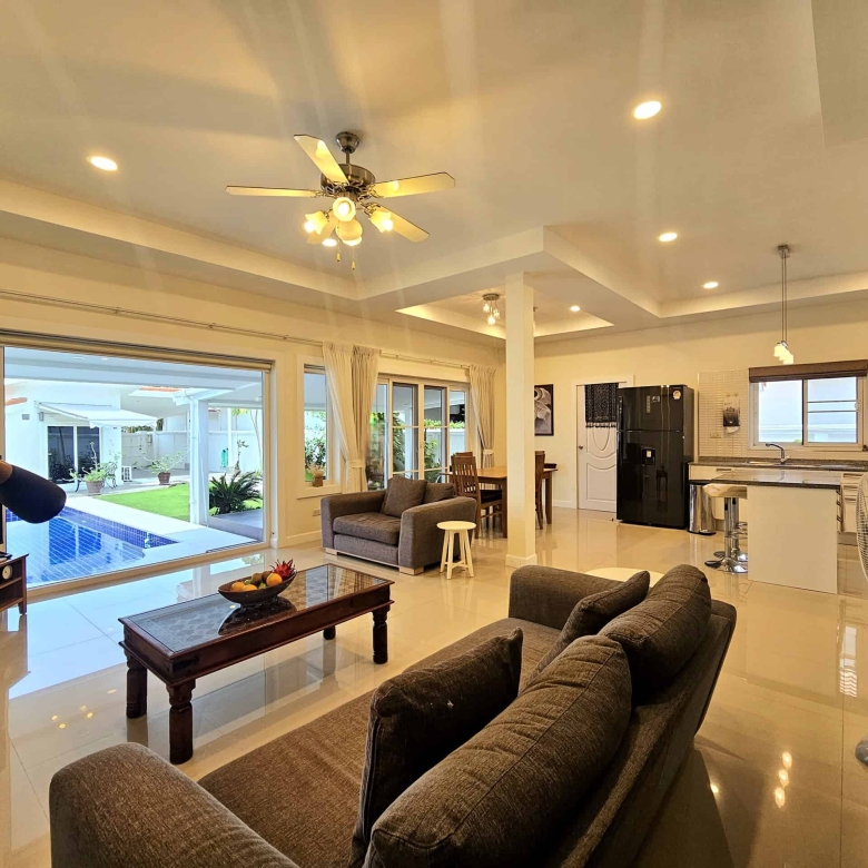 Luxury Pranburi Home Stunning Pool Features
