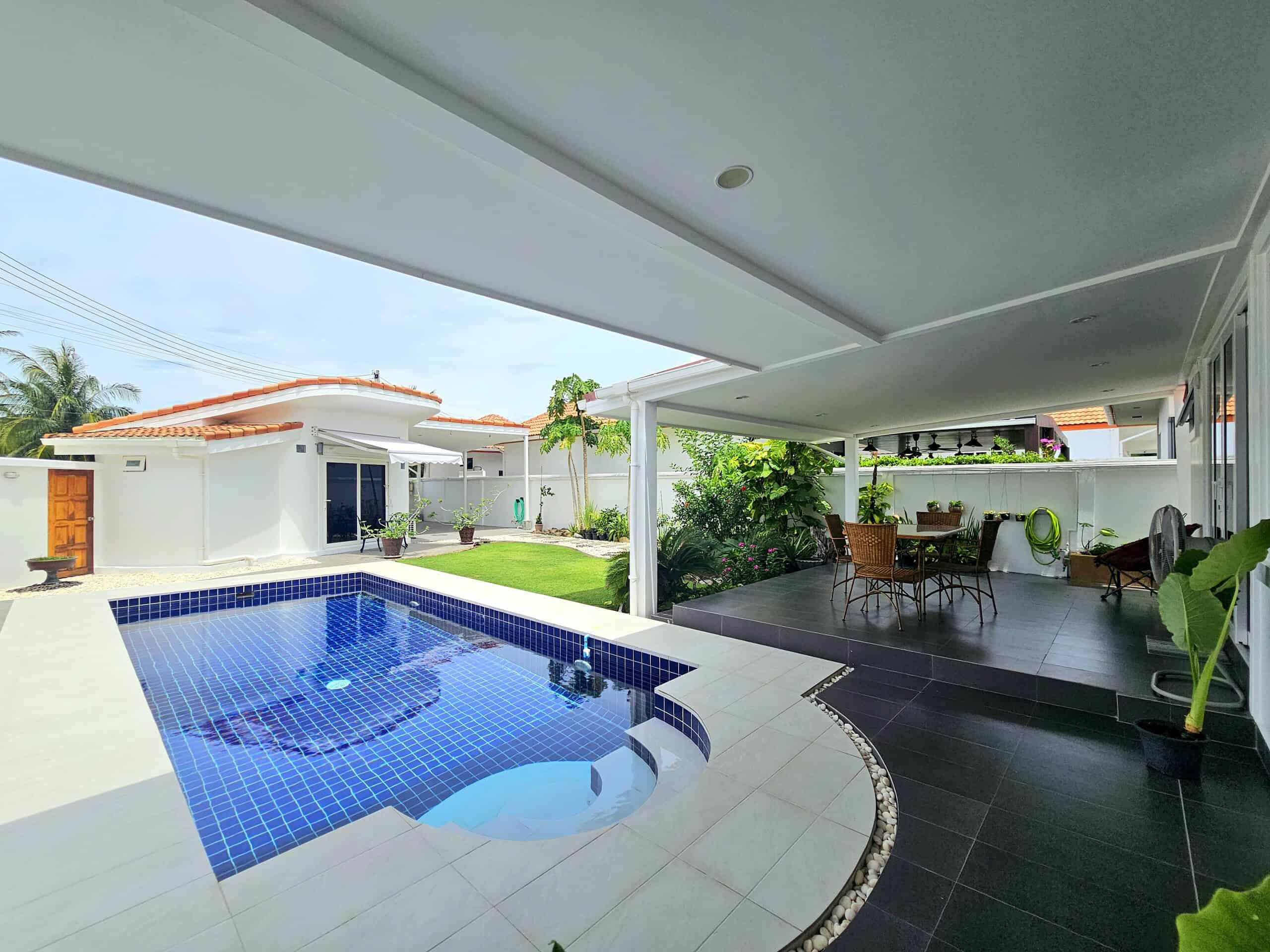 Premium Thai Villa Spacious Poolside Living