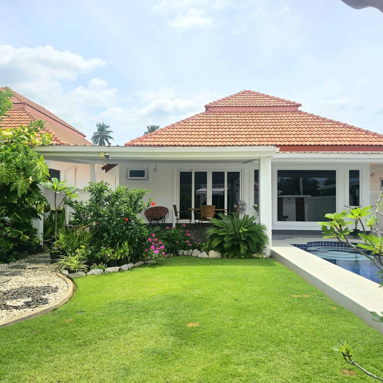 Elegant Pranburi Home Bright Pool Villa