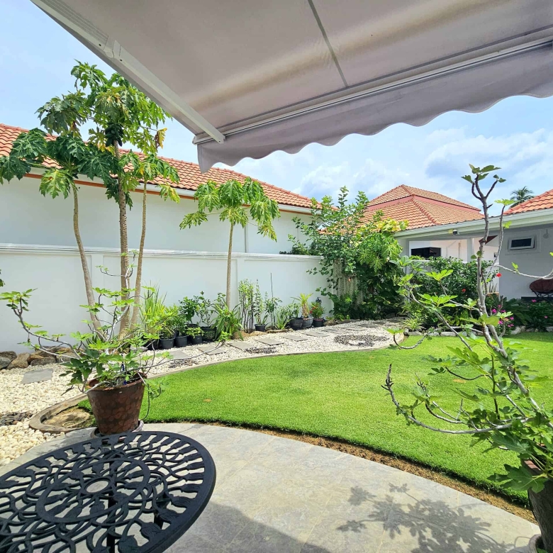 Contemporary Hua Hin Villa Serene Pool Views