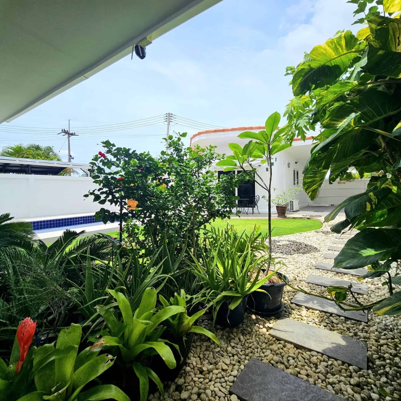 Modern Pranburi Villa Open Air Pool Living