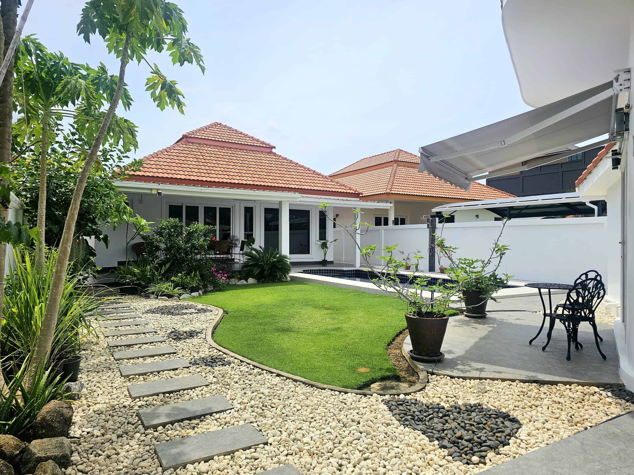 Bright Hua Hin Villa Luxury Poolside Escape