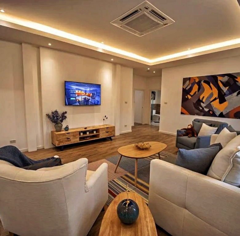Chic Hua Hin Villa Bright Open Floor Plan
