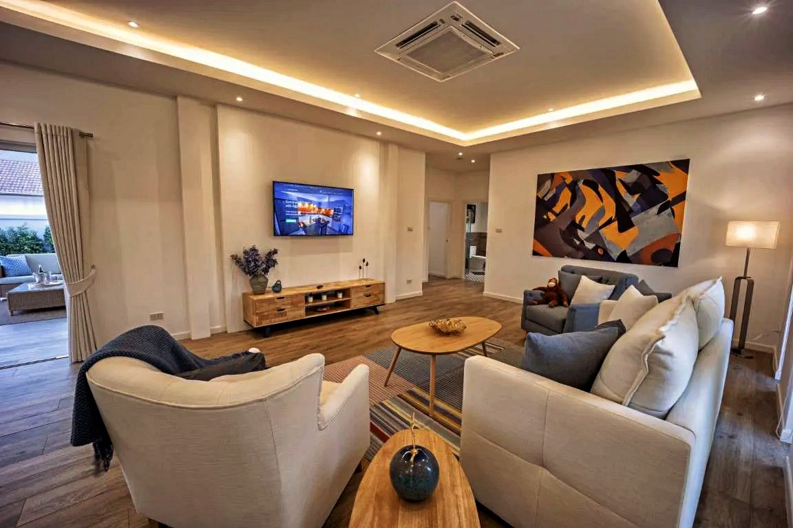 Chic Hua Hin Villa Bright Open Floor Plan