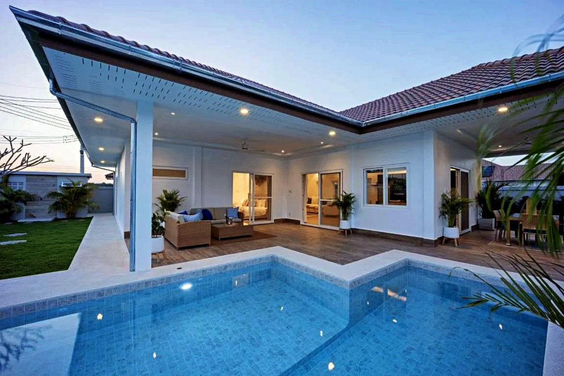 Luxury Hua Hin Villa with Stunning Pool Views