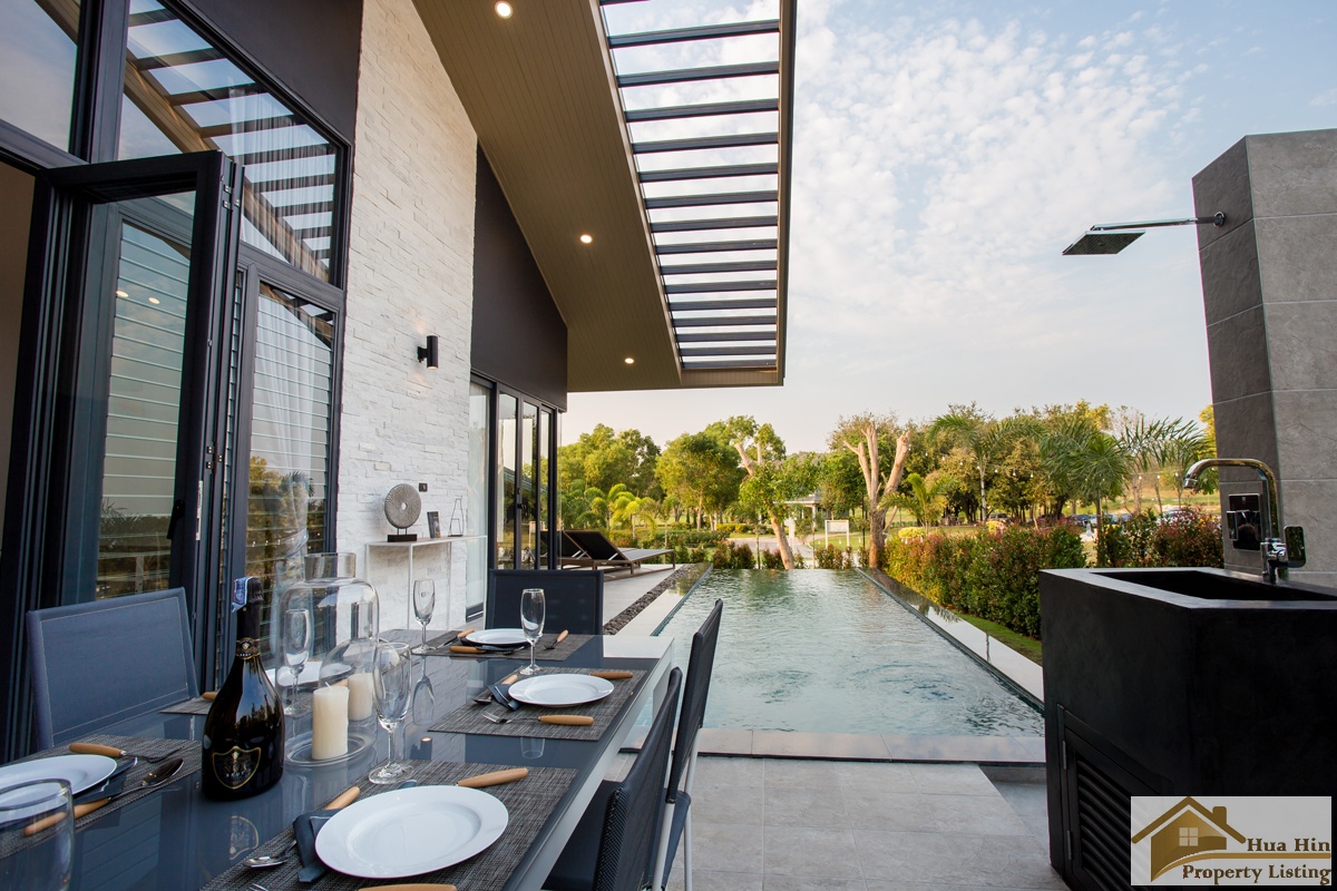 Sanctuary Lakes Luxury Villa Private Pool Sale