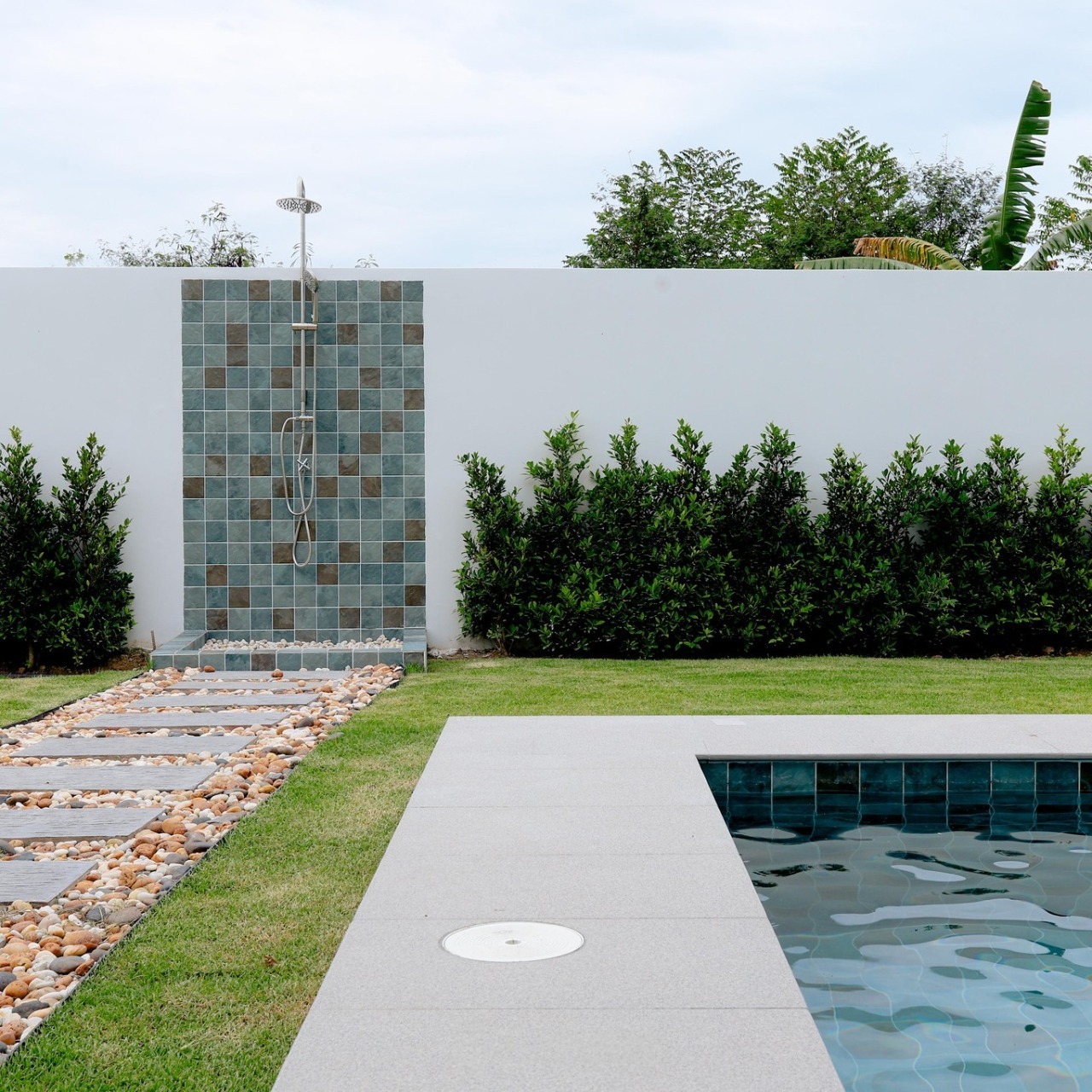 Black Mountain modern villa serene nature retreat