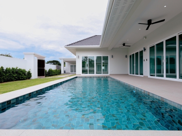 Smart Hamlet luxury pool villa tropical paradise view