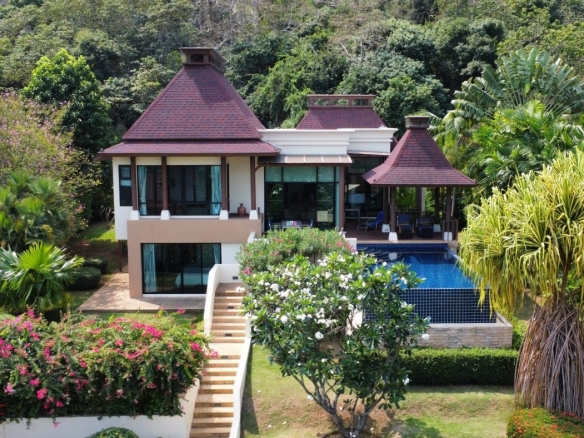 Luxury Hua Hin Villa with Stunning Sea Views