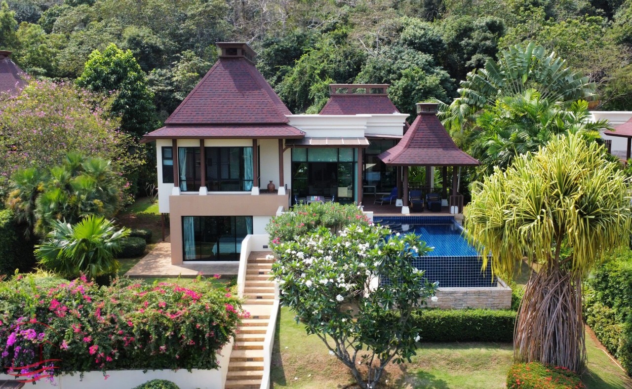 Luxury Hua Hin Villa with Stunning Sea Views