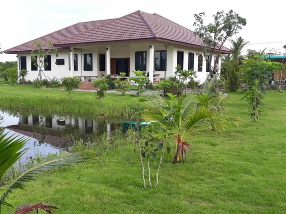 Spacious Hua Hin Family Home with Tropical Garden Views