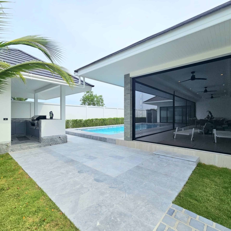 Stylish Villa Featuring Private Pool Oasis