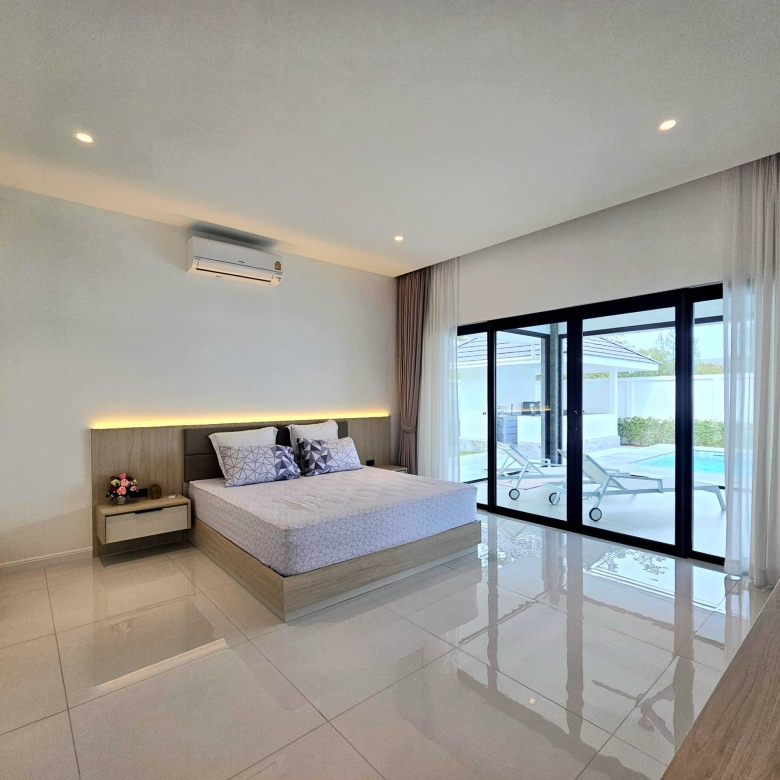 Luxury Villa with Tropical Landscaping Hua Hin