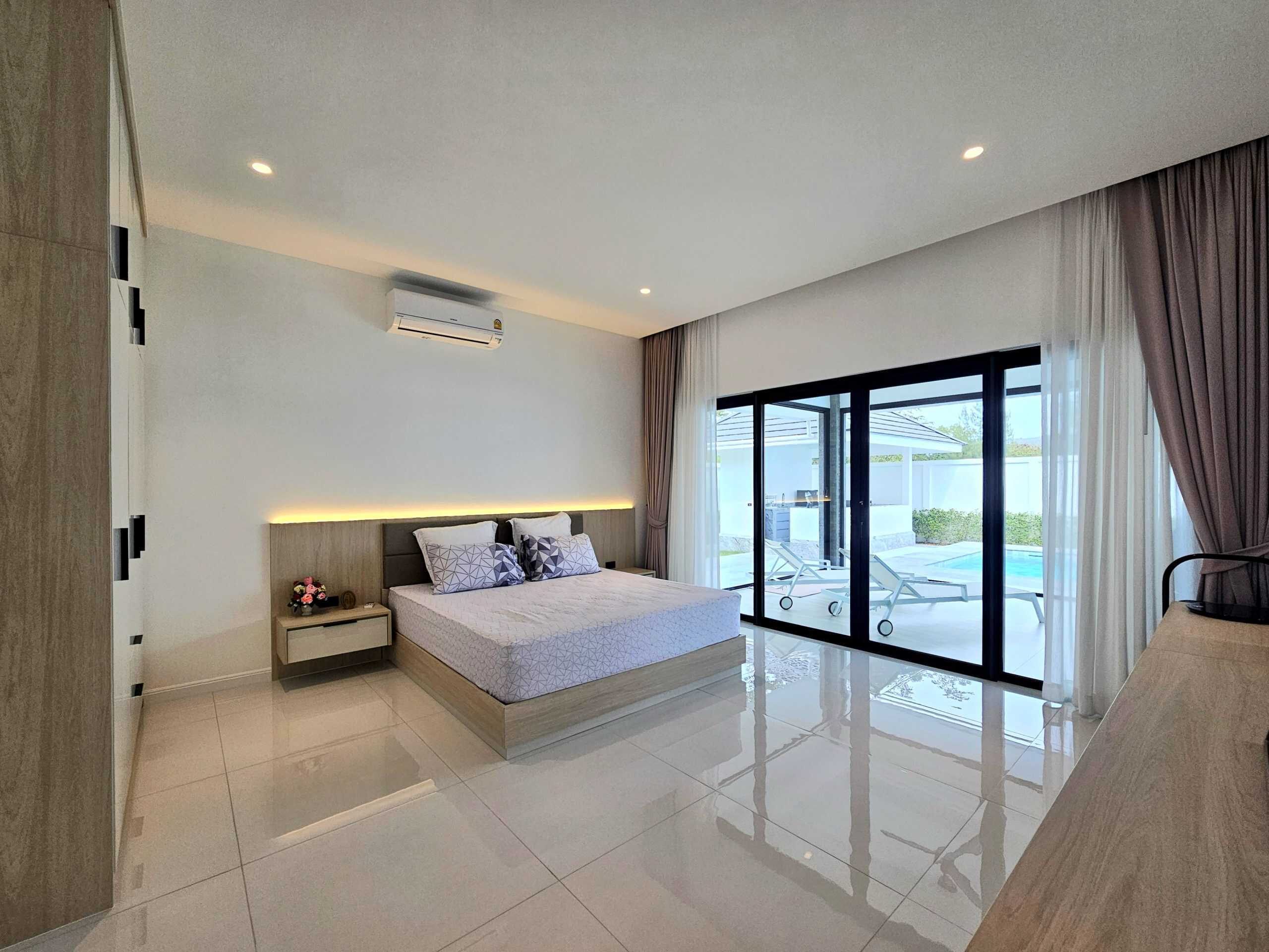 Premium Hua Hin Villa Bright Natural Surroundings Luxury Villa with Tropical Landscaping Hua Hin