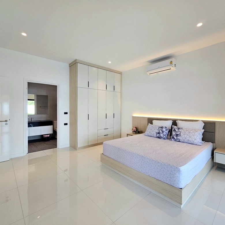 Hua Hin Villa with Open Concept Living
