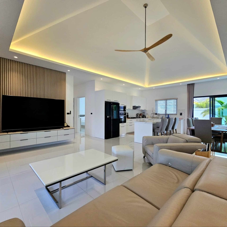 Elegant Villa Near Hua Hin Attractions