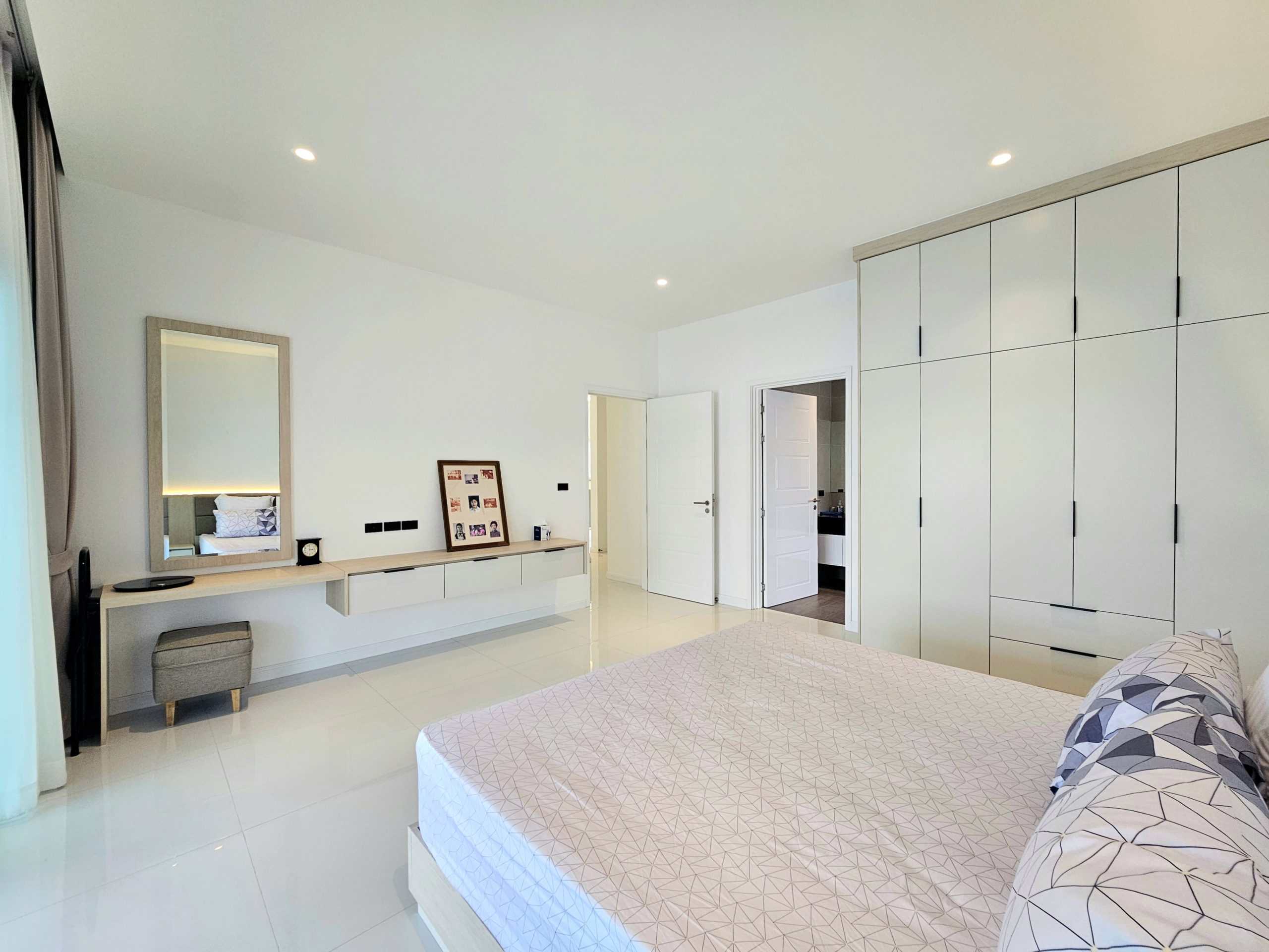 Contemporary Hua Hin Villa Stylish Pool Area Hua Hin Villa with Stunning Outdoor Space