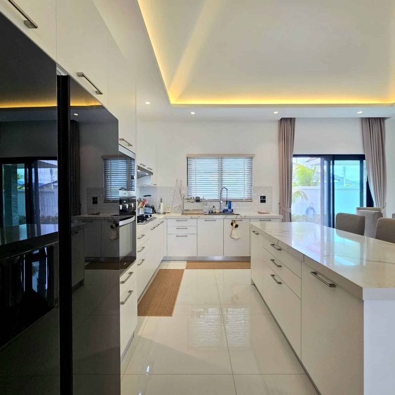 Hua Hin Villa with Contemporary Style