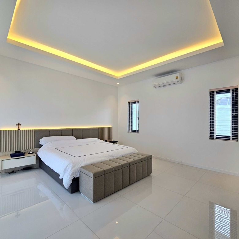 Spacious Villa with Pool and Patio