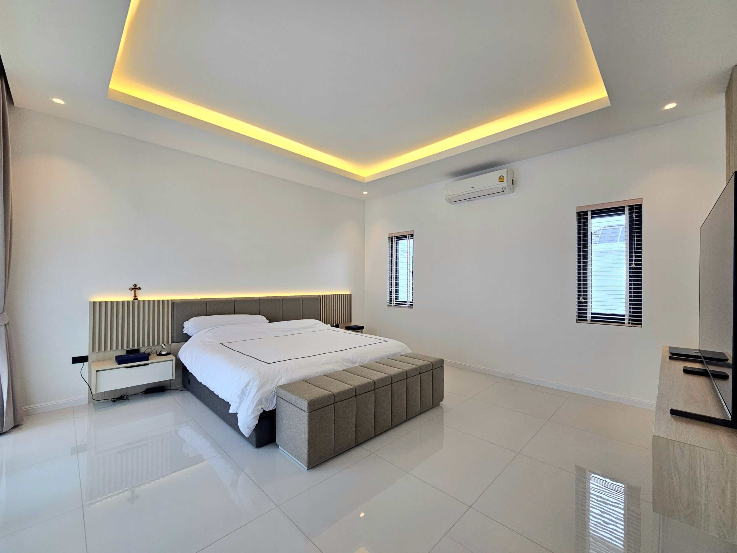 Sophisticated Clouds Villa Hua Hin Natural Beauty Spacious Villa with Pool and Patio