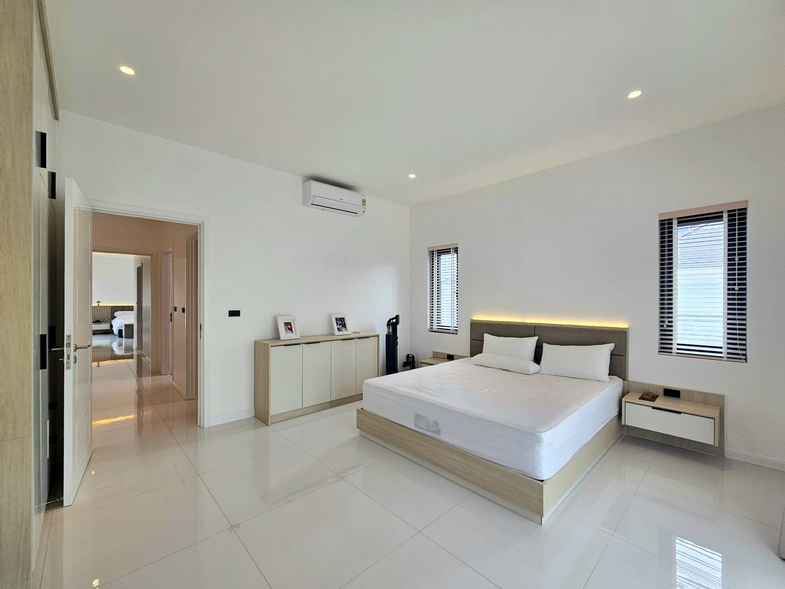 Prestigious Villa Hua Hin Premium Poolside Design Luxury Villa with Hua Hin Location Benefits