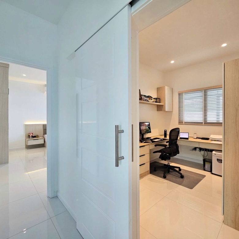 Hua Hin Villa with Bright Modern Design