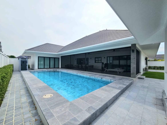 Luxury Hua Hin Villa with Private Pool View