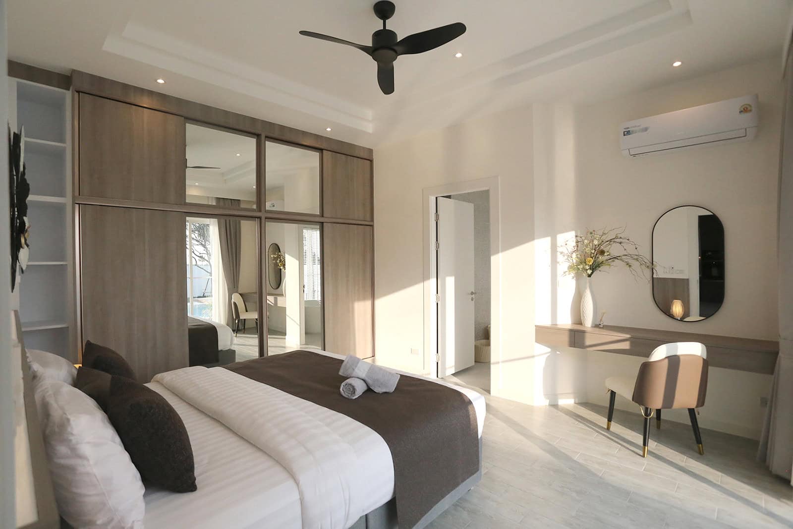 Bright Airy Villa Close to Local Amenities